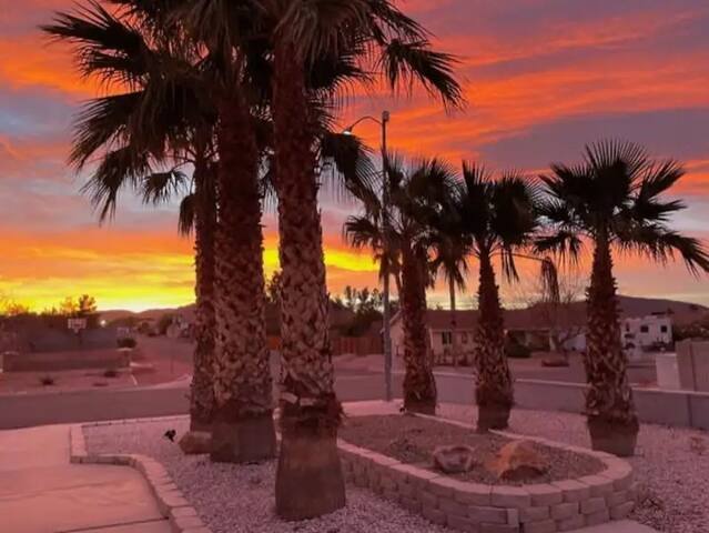 Cozy Desert Retreat • Luxe Comfort • Pool/Hot Tub gallery image 3