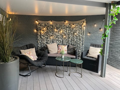 Top performing Airbnb: Apartment by the sea. in Brederode Gerkestraat E.O.