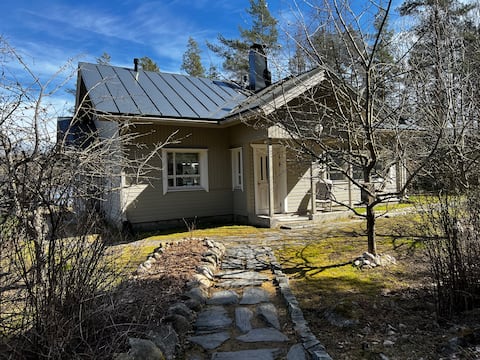 Nature peace on the lake - cottage & beach sauna