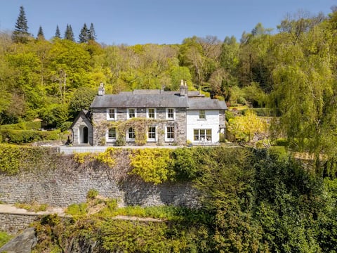 5* self-catering/Betwsycoed/Sleeps 12/Estate House