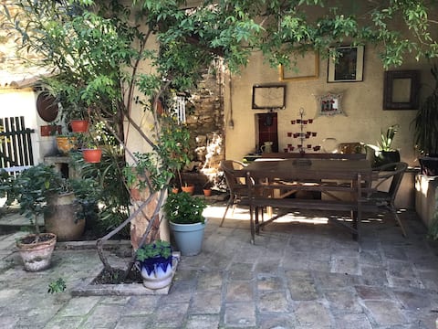 Houses with pool, private parking, large family