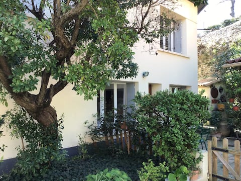 Houses, pool, private parking, large family