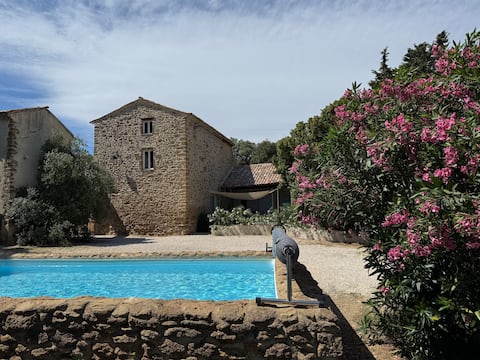 Cottage with private hot tub (available year-round)