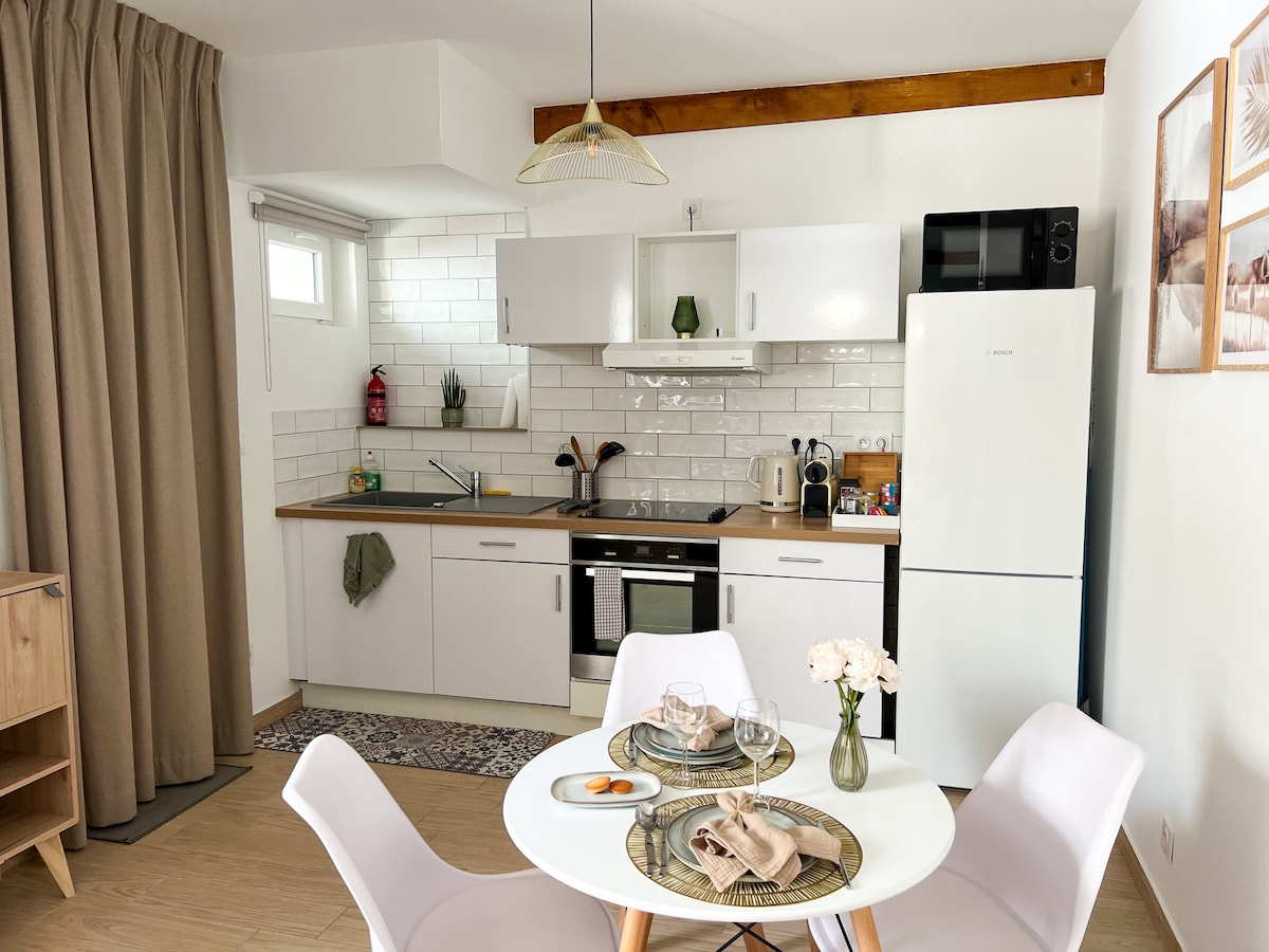 Popular Airbnb listing: Studio Cosy Koenigshoffen - 15min du centre-ville! in Koenigshoffen