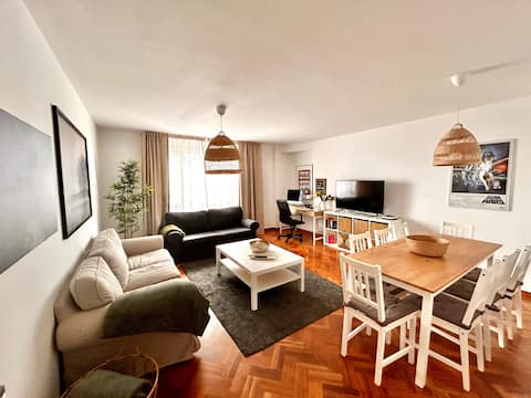 Top Airbnb: Downtown apartment for up to 8 people with a garage and gym in Oviedo
