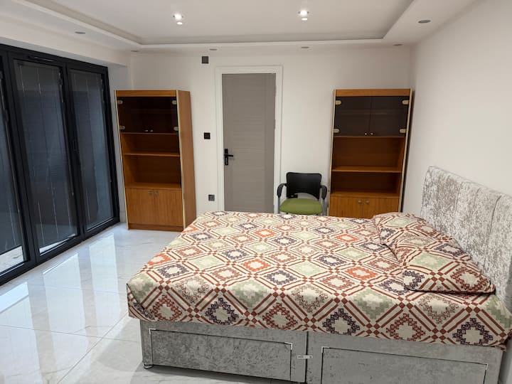 Studio Flat - Slough