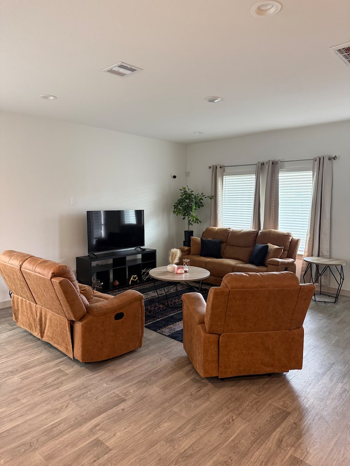 Welcome To Your Home Away From Home! - Elm Lake, TX