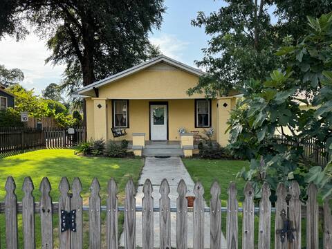 Boho Downtown Bungalow - Close to Everything!