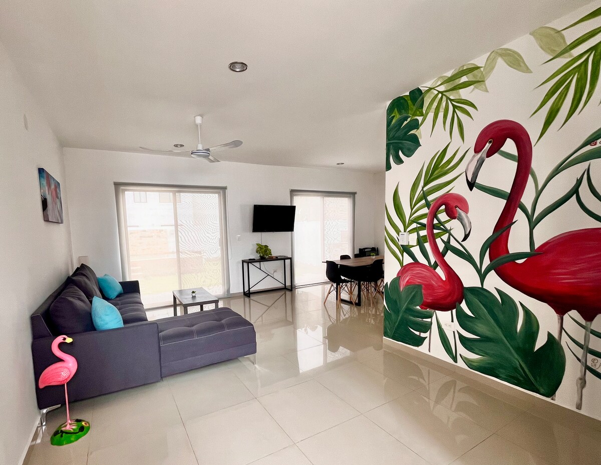 Top Airbnb: Beautiful Flamingo House North of Mérida, family en Fraccionamiento Floresta Residencial