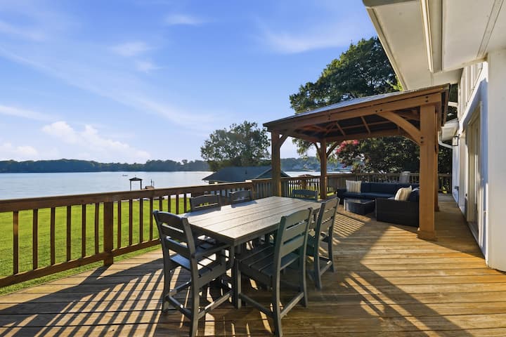 Boathouse + Game Garage W/ Ping Pong & Air Hockey - Mooresville, NC