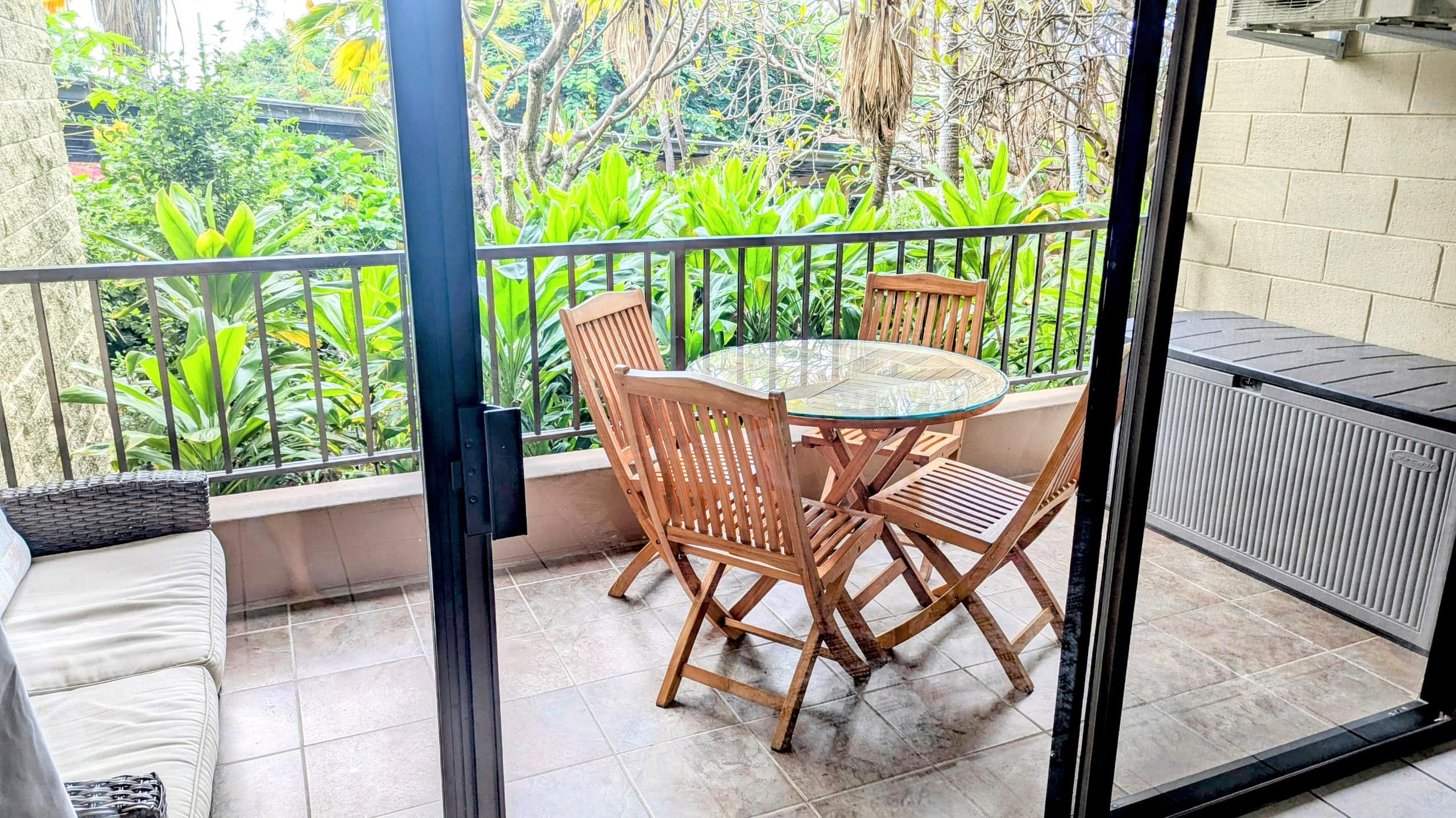Centrally Located Downtown Kona Condo - Image 16