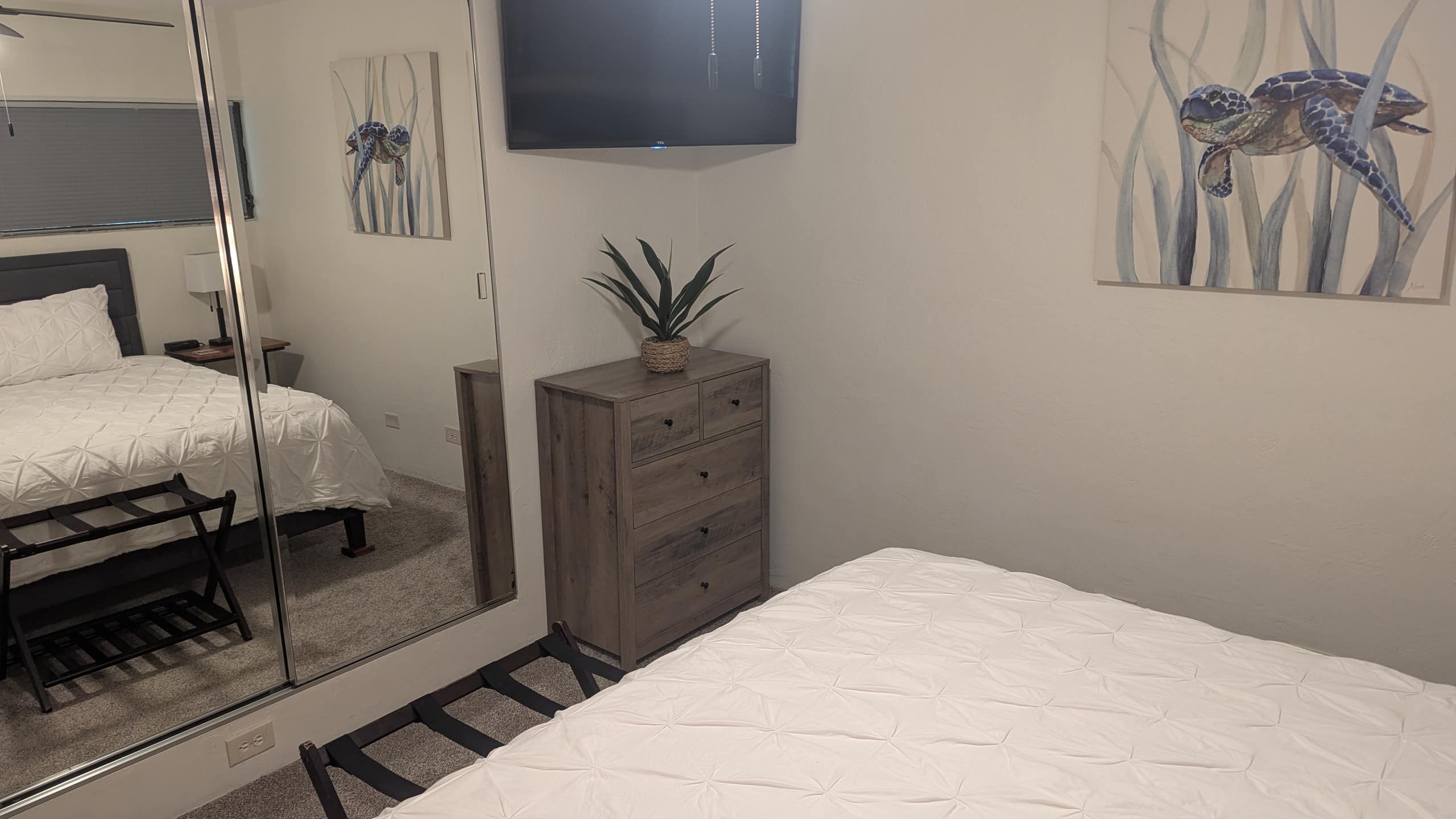 Centrally Located Downtown Kona Condo - Image 12