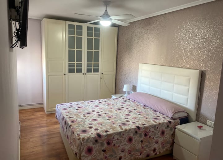 Habitación Con Baño En Suite Y Piscina - Alicante