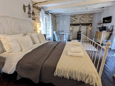 Character Suite, Private Entrance, WiFi, Breakfast