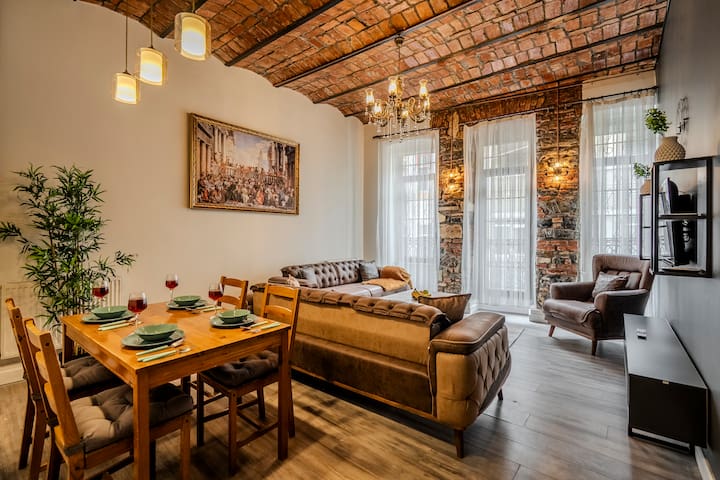 Renovated Flat Near Galata. Prime Location/Balcony