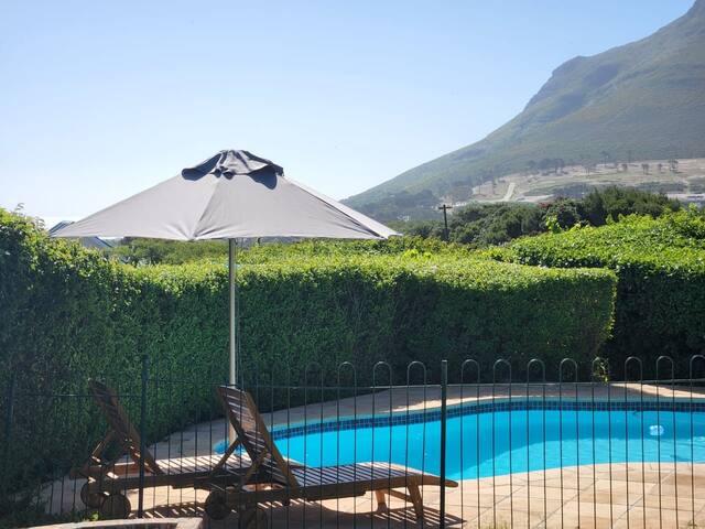 Noordhoek Vineyard Villa: Pool, Fireplace & Views gallery image 4