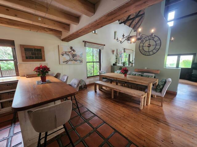 Noordhoek Vineyard Villa: Pool, Fireplace & Views gallery image 5