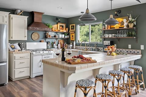 Château Vigne | Hot Tub, pool, Fire Pit, Game Room