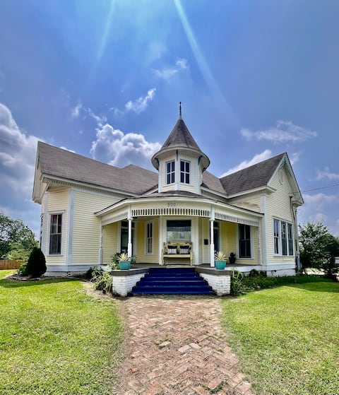 Aunt B’s Victorian