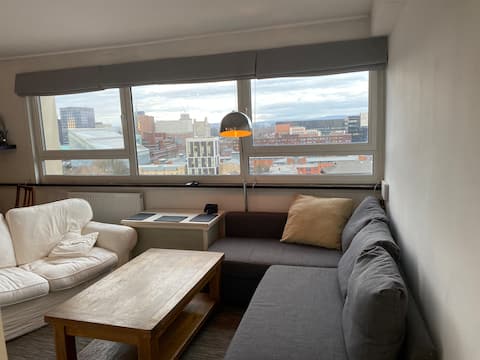 Popular Airbnb listing: City centre apartment. Free parking. Noon checkout in Manchester