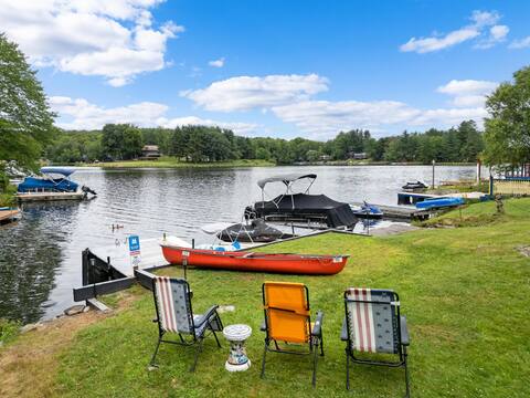 LakeVibez: Lakefront, Dock, Kayaks, Pedal Boat