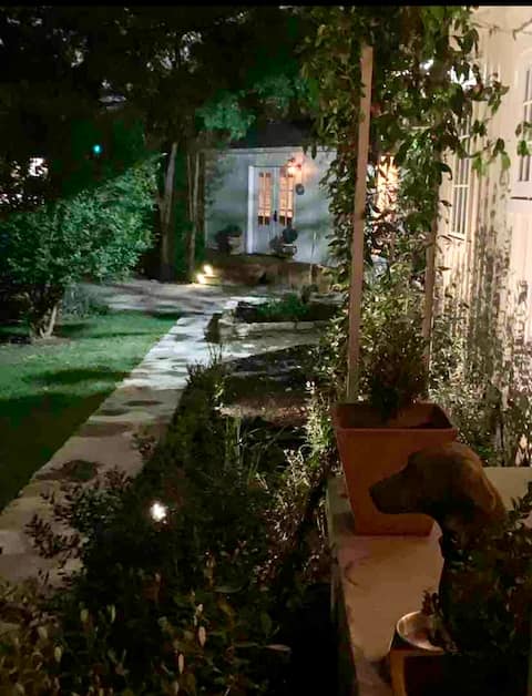 Top performing Airbnb: CentralAustinCasitaJefferson Square35th UTmed dist in Rosedale