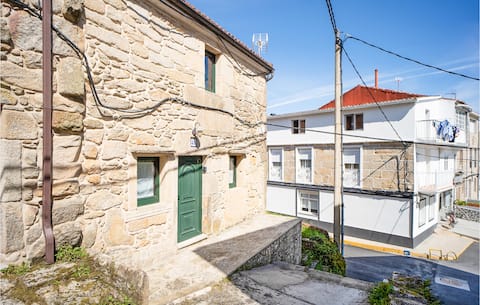 Lovely home in Muros with WiFi
