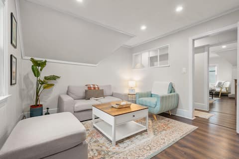 Bright & Cozy Entire Apartment - New England Hub