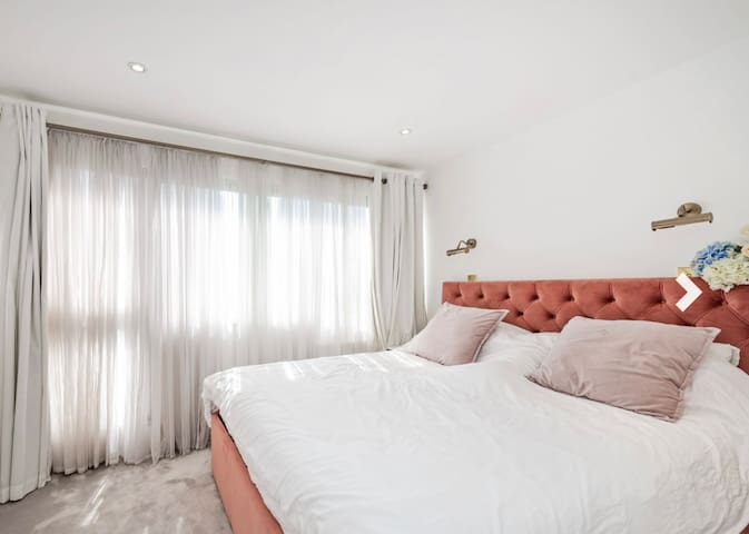 Lovely 4bed penthouse 3 baths and pretty courtyard gallery image 4