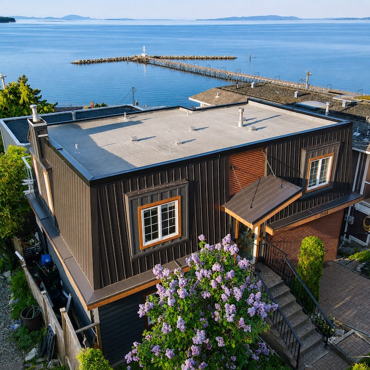 3 Bedrooms 2.5 Bath. 90 Day Minimum. - White Rock