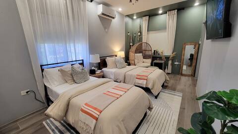 Fast WiFi|5 mins to beach|AC & 55” TV in all rooms