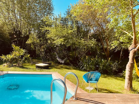 The charm of the countryside a stone's throw from the ocean!