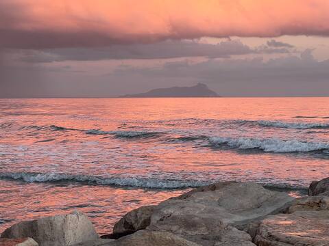 [Beach-house]-Those who LOVE the Sea- A stone's throw from the Sea