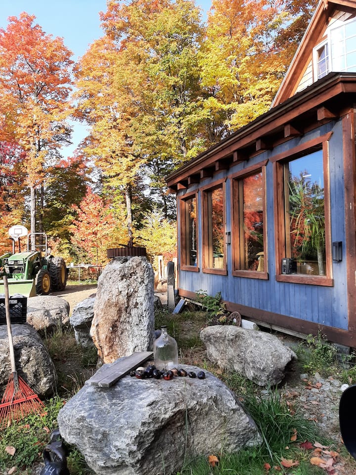"Off Grid" Mountain Basecamp - Waterbury Village Historic District, VT