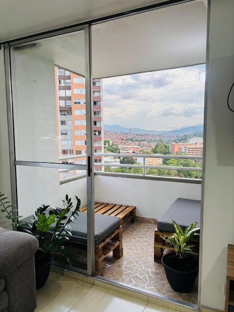 Comfortable apartment-direct access to Metro Madera