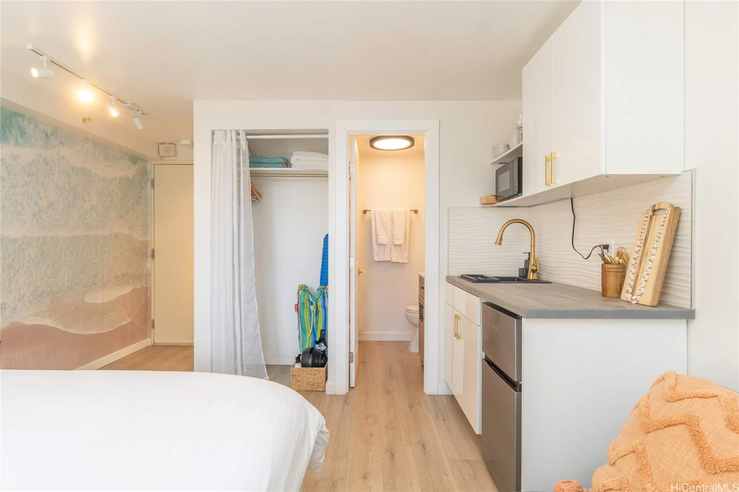Condo in Honolulu · ★4.91 · Studio · 1 bed · 1 bath - Image 15