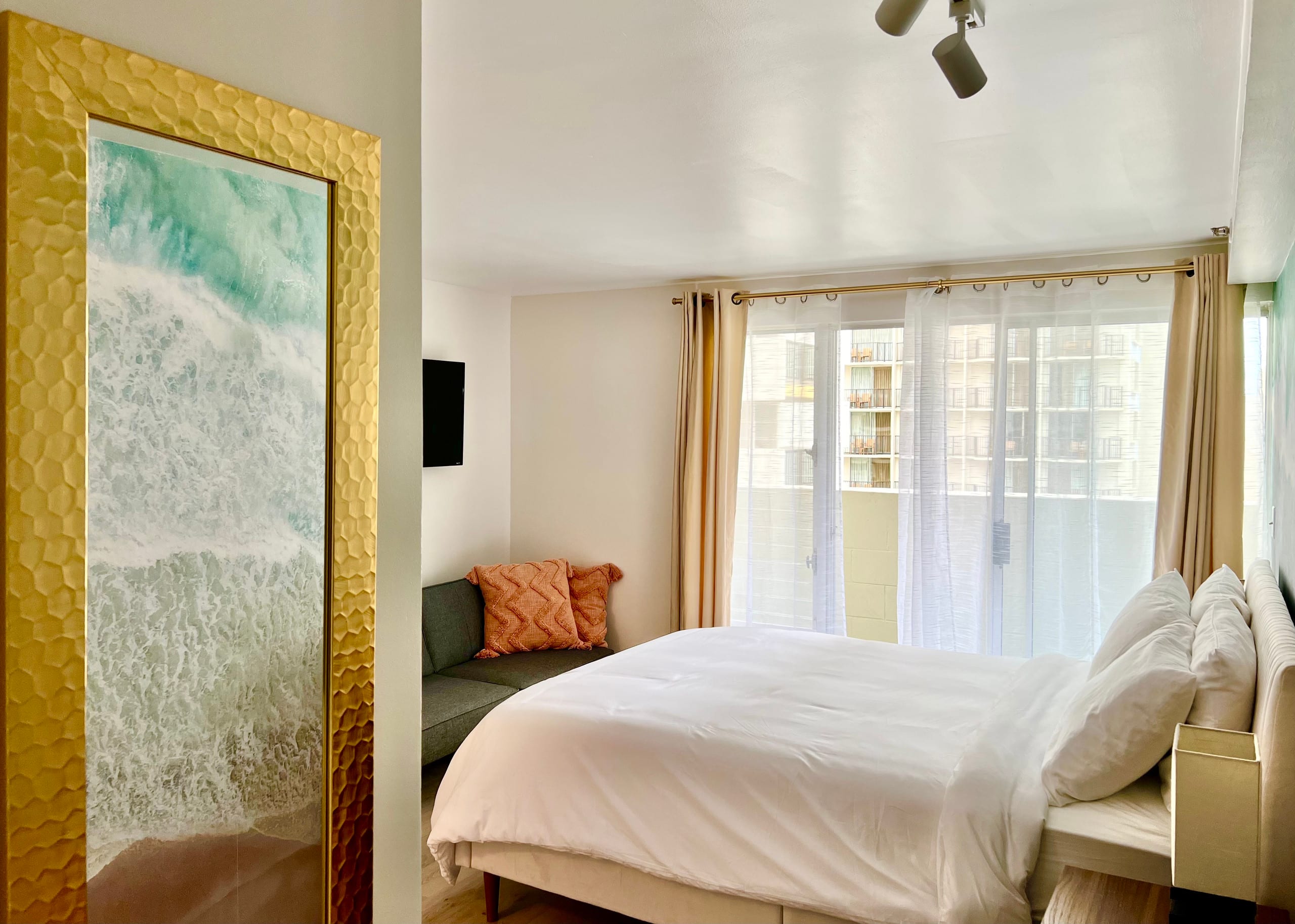 Condo in Honolulu · ★4.91 · Studio · 1 bed · 1 bath - Image 12