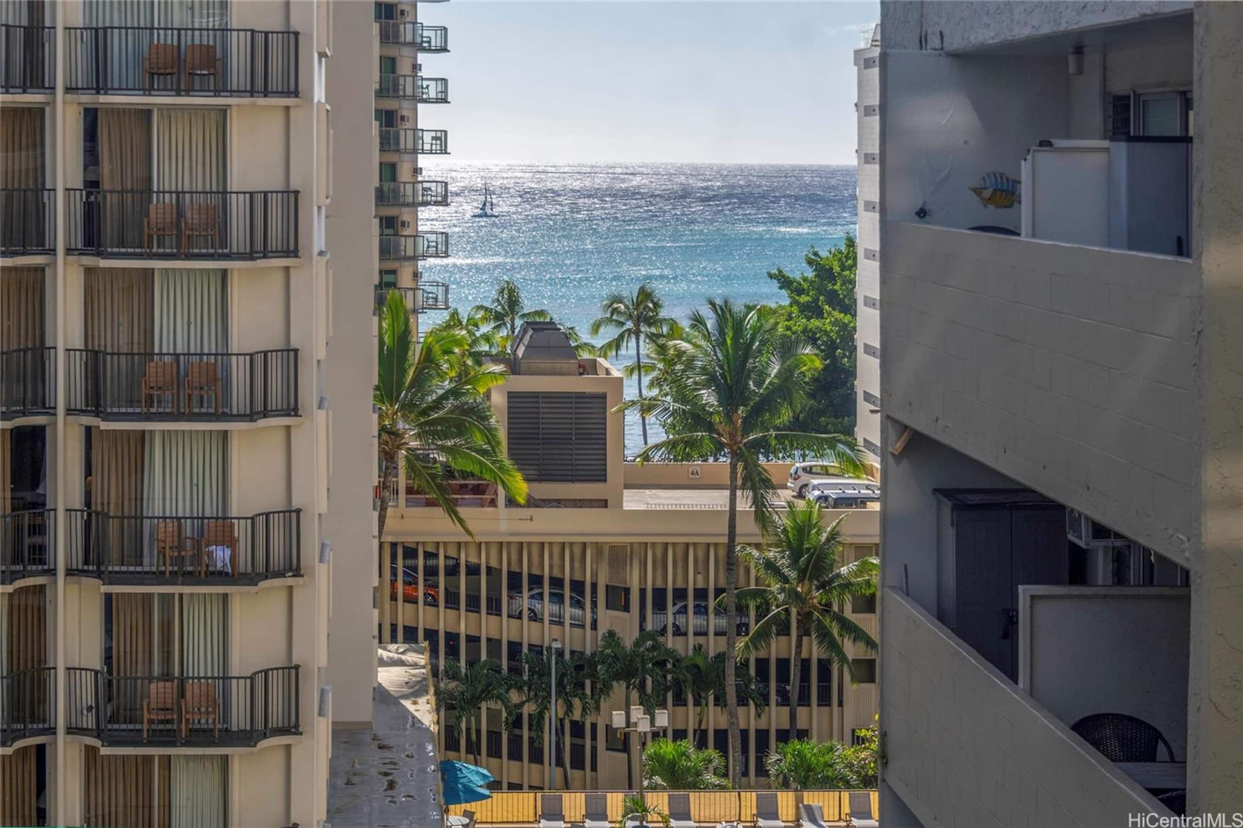 Condo in Honolulu · ★4.91 · Studio · 1 bed · 1 bath - Image 24