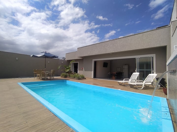 Beach house with 5 bedrooms and a pool