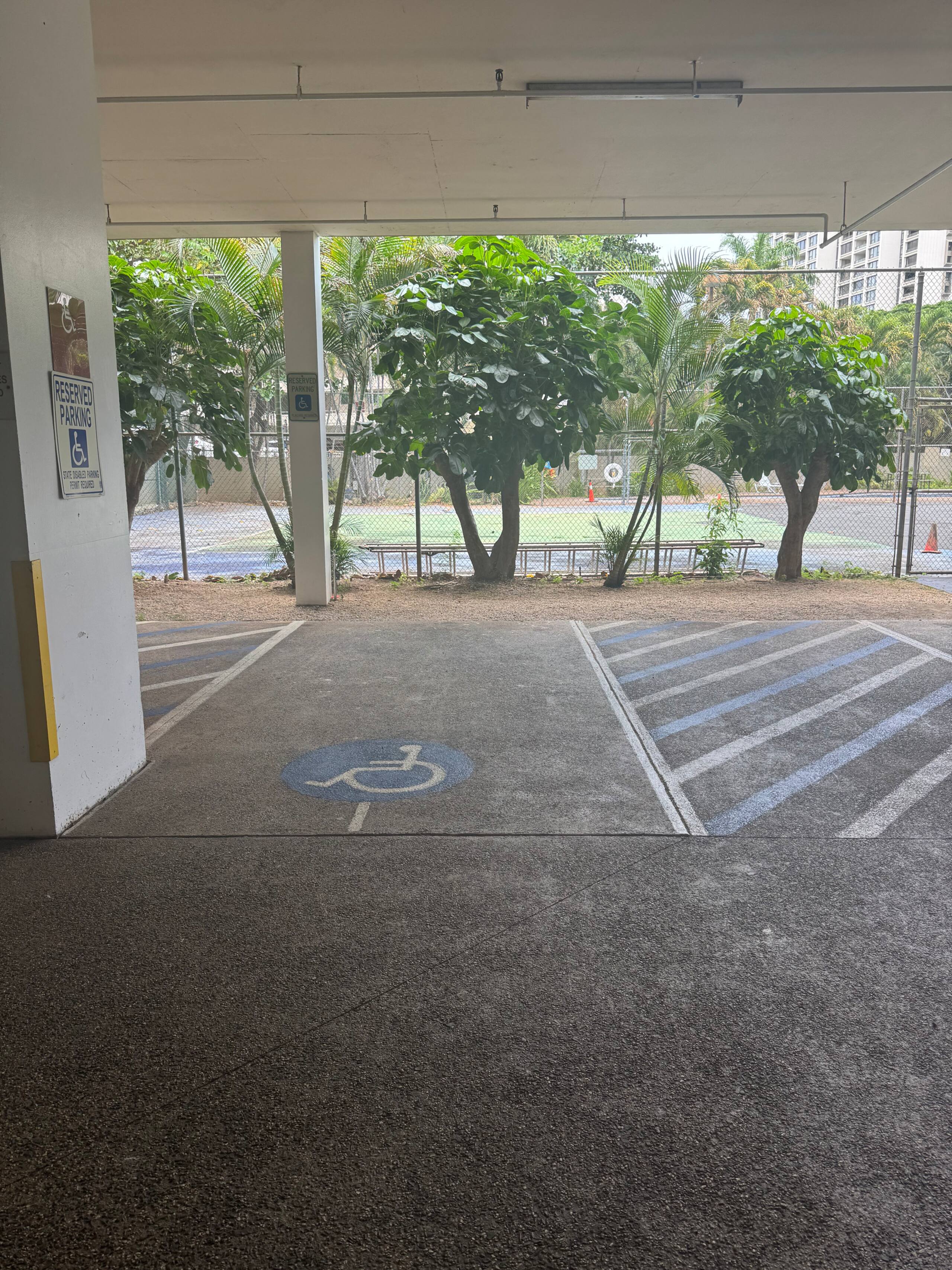 The Aloha Shack! Free Parking! - Image 1