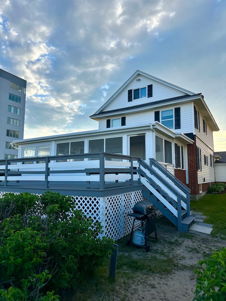 Beachfront & Private Path,  5 Minute Walk To Pier - Old Orchard Beach, ME