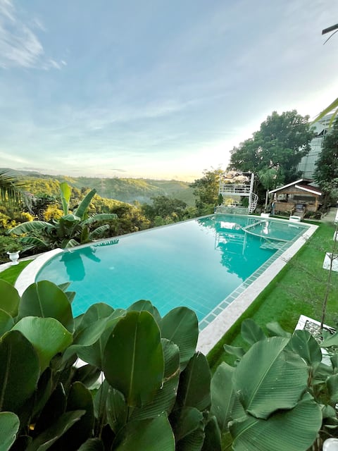 Villa Crisel- Exclusive Family Room w/ Pool Cebu