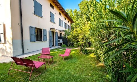 Osvaldo - Parking+Garden Near Bologna+Motor Valley