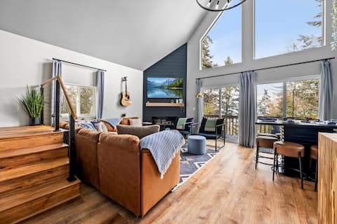 WOW Lake Retreat - Spa, Fire Pit, Sauna, Views!
