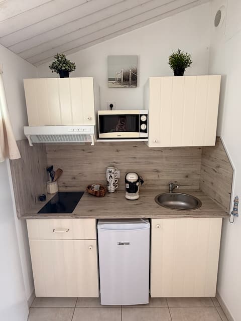 Popular Airbnb listing: Bed and Breakfast - Chez Mamie in La Guérinière