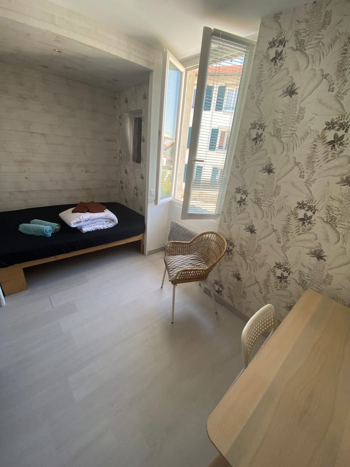 Madhësia e krevatit 140x190cm 