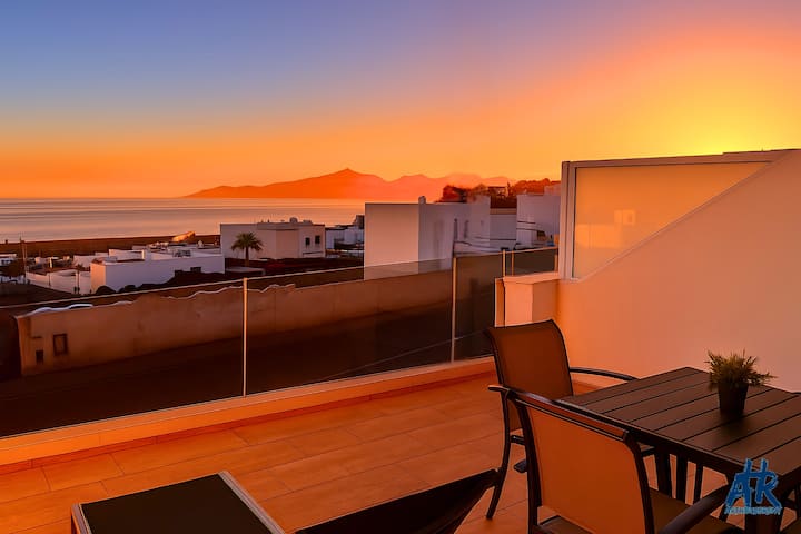 Zaffiro – Sea View Terrace, Heated Swimming Pool - Puerto del Carmen