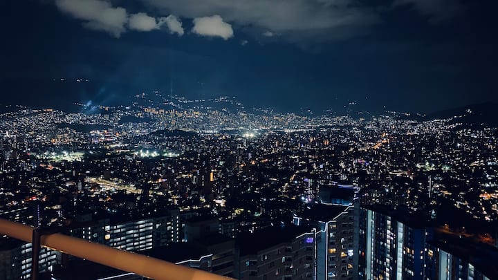 Apartamento Con Hermosa Vista - Medellín