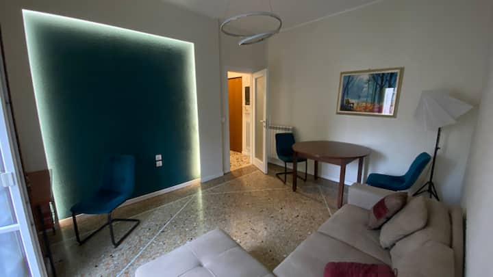 De bank KAN NIET worden gebruikt als een bed. De accommodatie is geschikt voor maximaal 2 personen.