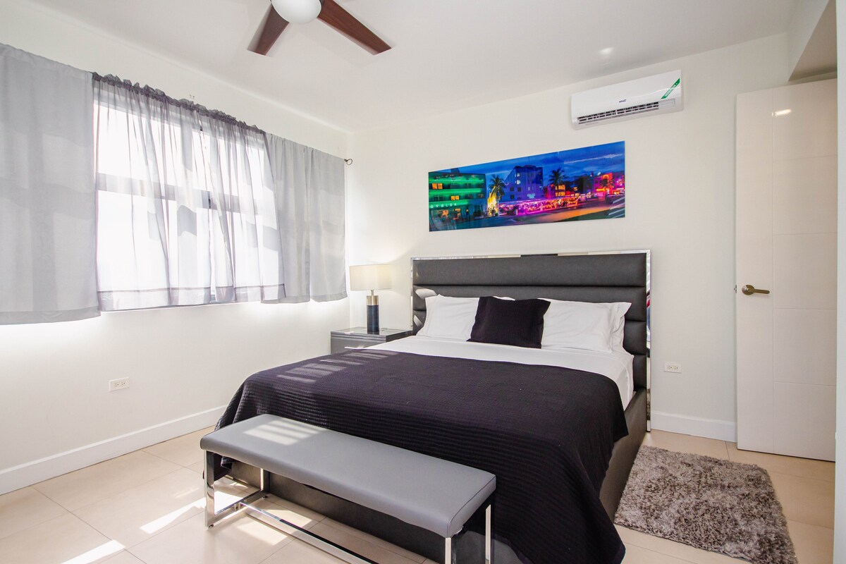 Dhoma kryesore e gjumit me krevat dopio "King Size" 